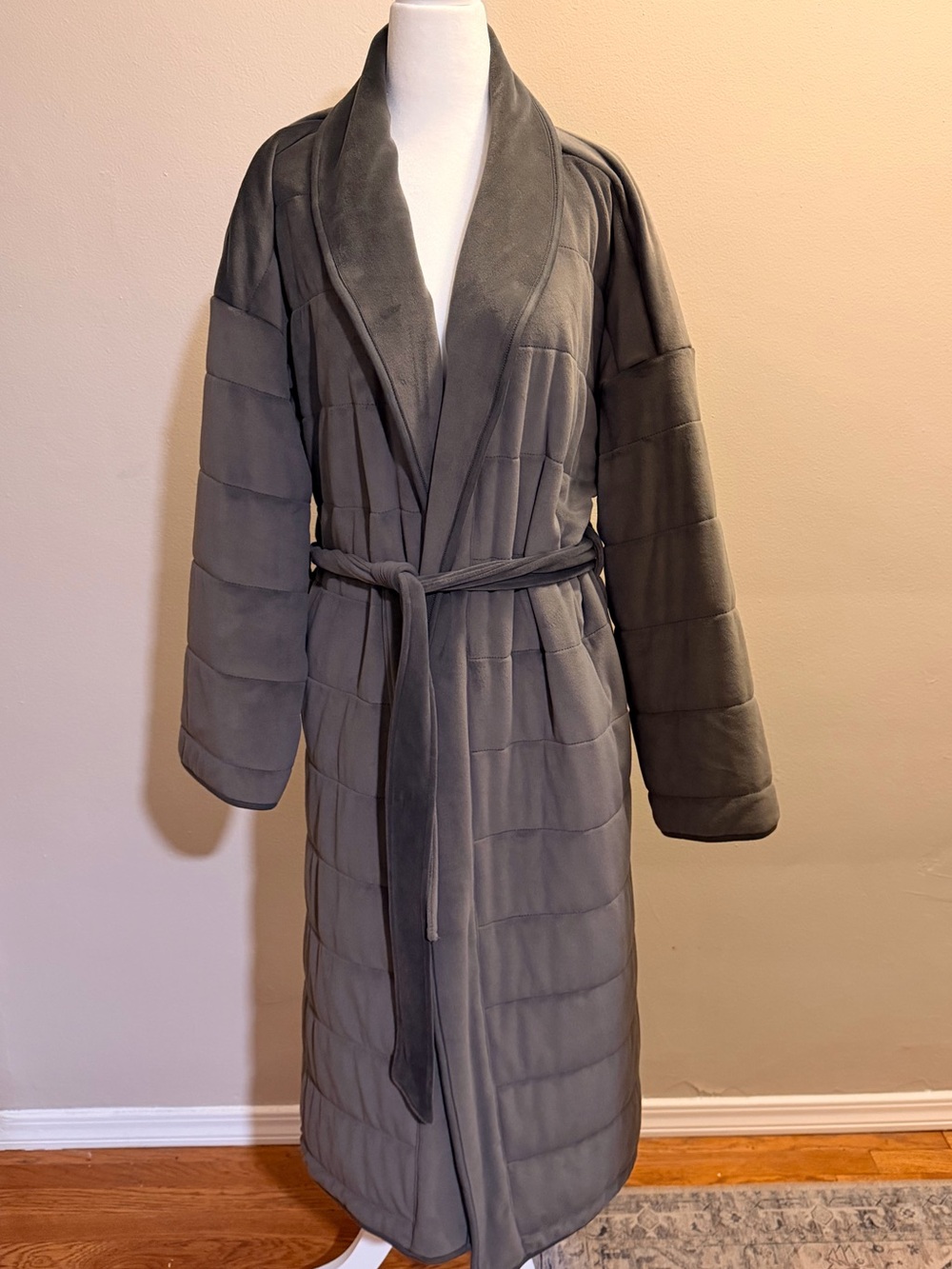 Barefoot Dreams - unisex long grey quilted robe. Size 1 (small)